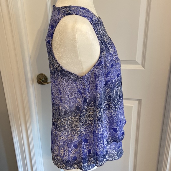 Beautiful Vintage Silky Blue Asymmetrical Summer Lightweight Blouse. Size US 6. - Picture 7 of 10